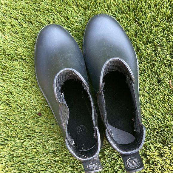 Ankle Rain Booties - Picture 5 of 10